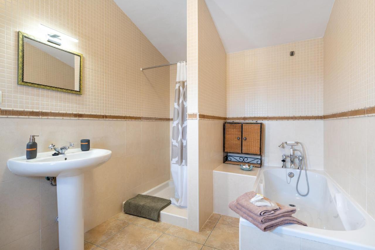 Hacienda La Buena Vida B&B En Appartementen Algarinejo Eksteriør bilde